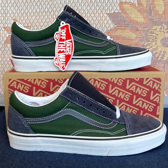 Vans Shoes - Vans Old Skool
2-Tone Navy/Green
VNOA5JMI1T8
WMNS sneakers